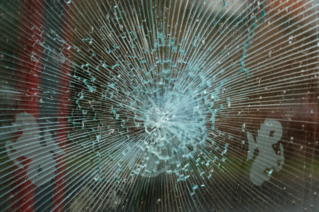Waar kun je terecht bij een gebroken raam?
